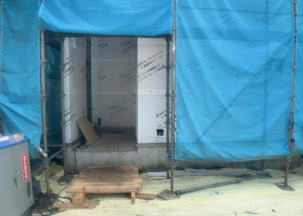 【その他設備】敷地内には、散水栓や立水栓があります。水道水を直接利用できるため、水を運ぶ手間を省くことが出来ます。大量の水を必要とする洗車作業や清掃などに役立ちます。その他設備とあわせて、現地でご確認ください。