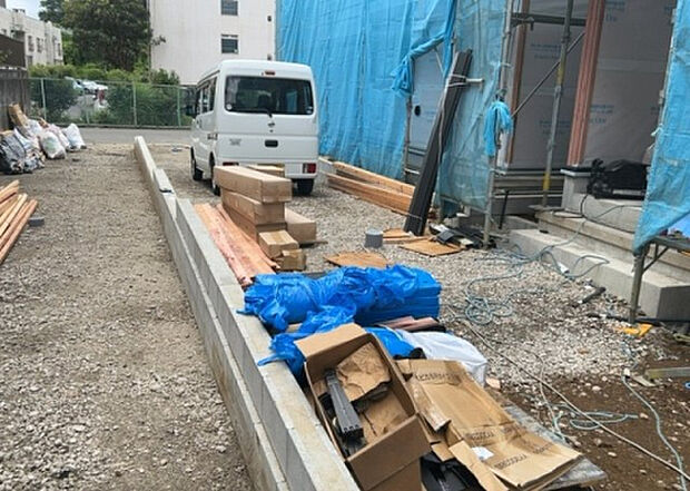 【その他設備】敷地内には、散水栓や立水栓があります。水道水を直接利用できるため、水を運ぶ手間を省くことが出来ます。大量の水を必要とする洗車作業や清掃などに役立ちます。その他設備とあわせて、現地でご確認ください。