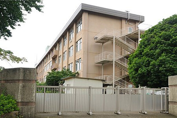 由木中学校(約324m)