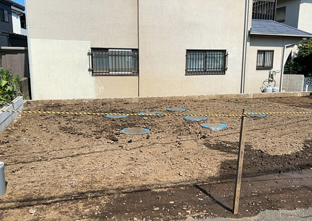 【その他設備】敷地内には、散水栓や立水栓があります。水道水を直接利用できるため、水を運ぶ手間を省くことが出来ます。大量の水を必要とする洗車作業や清掃などに役立ちます。その他設備とあわせて、現地でご確認ください。