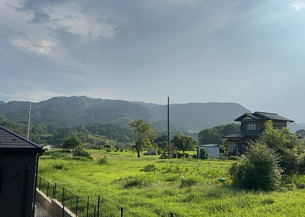 【物件からの展望】眺望を気にして物件を探す場合、前面に建物が建っていないか現地で確認しましょう！前面に建物があると景色はもちろん、日当たりや風通しにも影響が出てきます。住んだ時のことを想像しながら現地見学をしましょう。