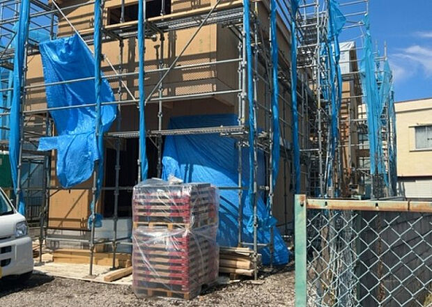【外観_2】外観は建物の第一印象を決める重要な要素です。複数の方向から見ることで、建物の存在感や周辺との調和、デザインの良さなどがより明確に分かります。お気に入りの建物を見つけてみてください。