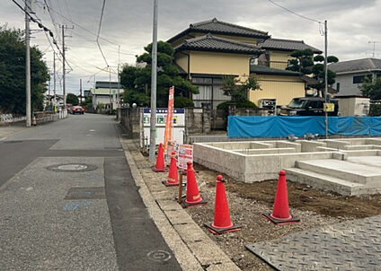 前面道路含む現地写真_3