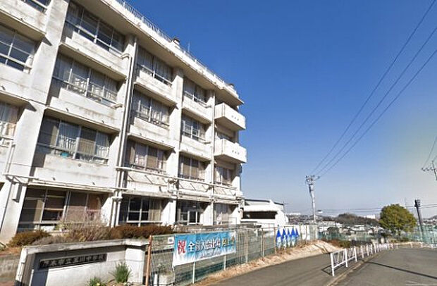 玉川中学校(約1,058m)