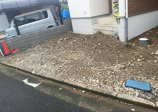 【駐車場_2】駐車場と明記されていても、最小スペースでつくられた駐車場だと大型車は駐車できなかったり、出入りしにくくなったりする可能性があります。お車のサイズと購入したい物件の駐車場のサイズを現地で確認しましょう。