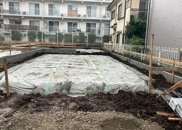 【その他設備】敷地内には、散水栓や立水栓があります。水道水を直接利用できるため、水を運ぶ手間を省くことが出来ます。大量の水を必要とする洗車作業や清掃などに役立ちます。その他設備とあわせて、現地でご確認ください。
