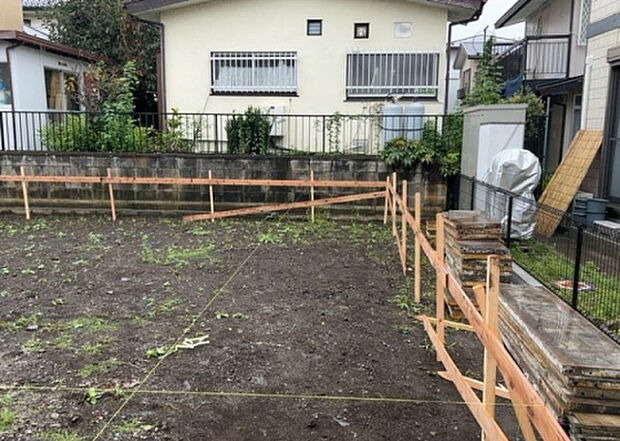 【玄関_2】玄関は、狭すぎると複数人で使いにくく、広すぎても無駄な空間になりがちです。最低2畳を目安にして、家の広さとの兼ね合いや家族の人数を考慮して決めるとよいでしょう。現地を見学して快適な玄関を選びましょう!