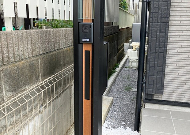 【その他設備】敷地内には、散水栓や立水栓があります。水道水を直接利用できるため、水を運ぶ手間を省くことが出来ます。大量の水を必要とする洗車作業や清掃などに役立ちます。その他設備とあわせて、現地でご確認ください。