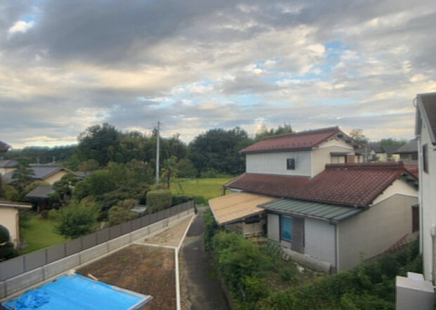 【物件からの展望】眺望を気にして物件を探す場合、前面に建物が建っていないか現地で確認しましょう!前面に建物があると景色はもちろん、日当たりや風通しにも影響が出てきます。住んだ時のことを想像しながら現地見学をしましょう。