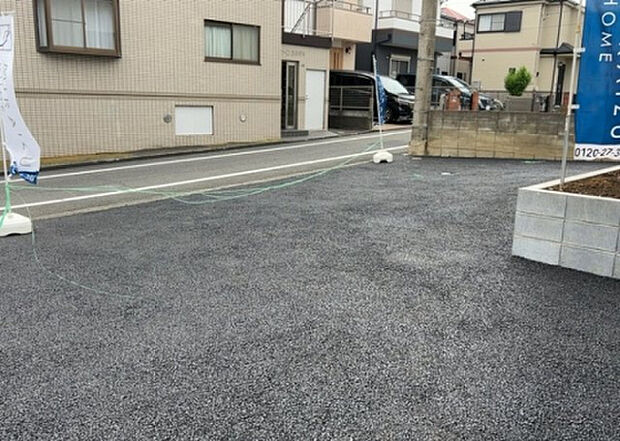 【駐車場】駐車場と明記されていても、最小スペースでつくられた駐車場だと大型車は駐車できなかったり、出入りしにくくなったりする可能性があります。お車のサイズと購入したい物件の駐車場のサイズを現地で確認しましょう。