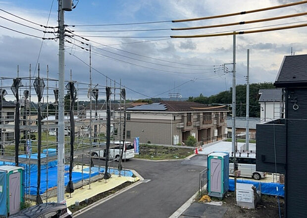【物件からの展望】眺望を気にして物件を探す場合、前面に建物が建っていないか現地で確認しましょう！前面に建物があると景色はもちろん、日当たりや風通しにも影響が出てきます。住んだ時のことを想像しながら現地見学をしましょう。