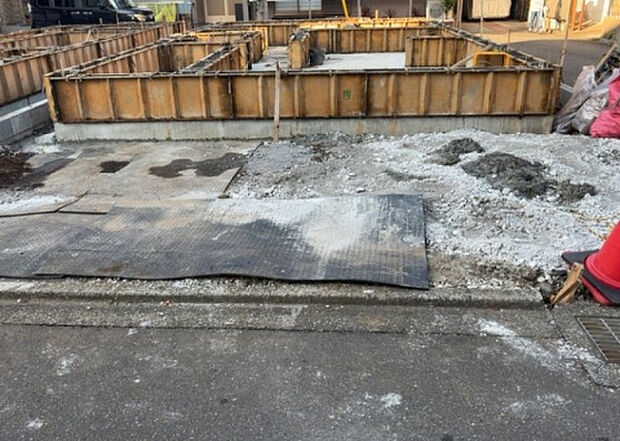 【駐車場_2】駐車場と明記されていても、最小スペースでつくられた駐車場だと大型車は駐車できなかったり、出入りしにくくなったりする可能性があります。お車のサイズと購入したい物件の駐車場のサイズを現地で確認しましょう。