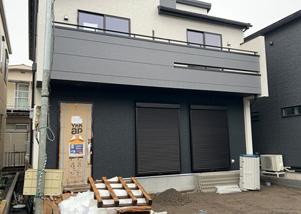 【外観_2】外観は建物の第一印象を決める重要な要素です。複数の方向から見ることで、建物の存在感や周辺との調和、デザインの良さなどがより明確に分かります。お気に入りの建物を見つけてみてください。