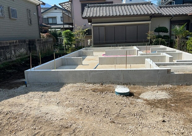 【外観_2】外観は建物の第一印象を決める重要な要素です。複数の方向から見ることで、建物の存在感や周辺との調和、デザインの良さなどがより明確に分かります。お気に入りの建物を見つけてみてください。