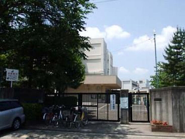 成瀬台小学校(約223m)