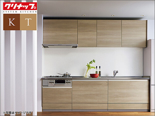 【KTシステムキッチン(クリナップ)】質感豊かな人造大理石のワークトップには静音シンクや浄水器を標準装備。鏡面仕上げのキッチンパネルはお掃除簡単!収納力と使い勝手を追求したサイレントキッチン。