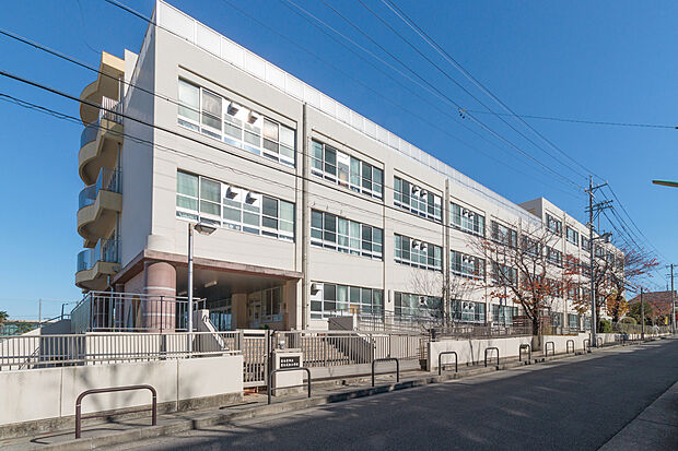 富士見台小学校(約160m)