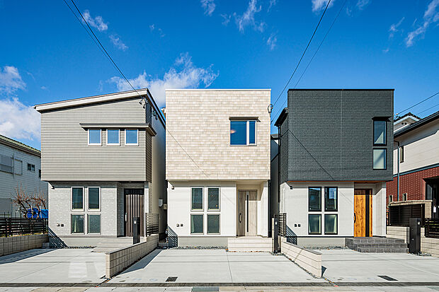 【外観】T-1(ご成約済)、T-2、T-3(販売中)/都市に映える、洗練されたスタイリッシュな外観デザイン。住まう人の感性を満たし、日々の暮らしを豊かに彩る住まいです。