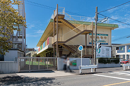 同朋幼稚園 320m(徒歩4分)