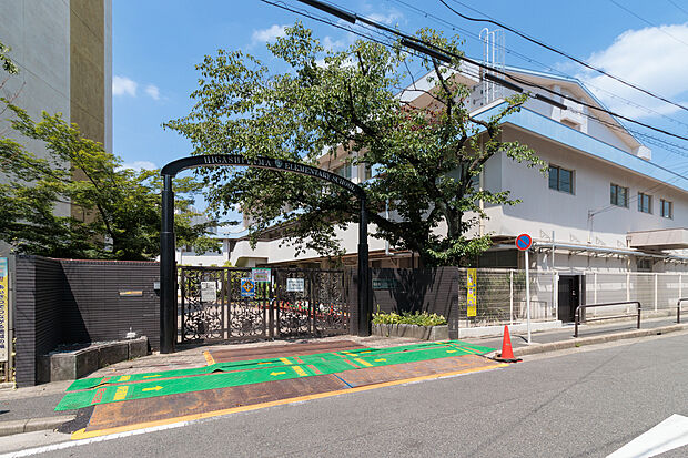東山小学校(約800m)