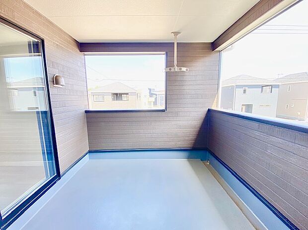 【バルコニー】天候に左右されないインナーバルコニー