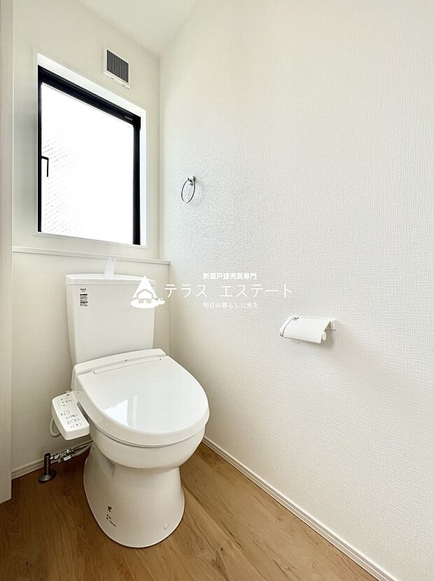 【トイレ】１階と２階にあるので混雑も回避できますね。※写真は同一仕様または同一タイプとなります。