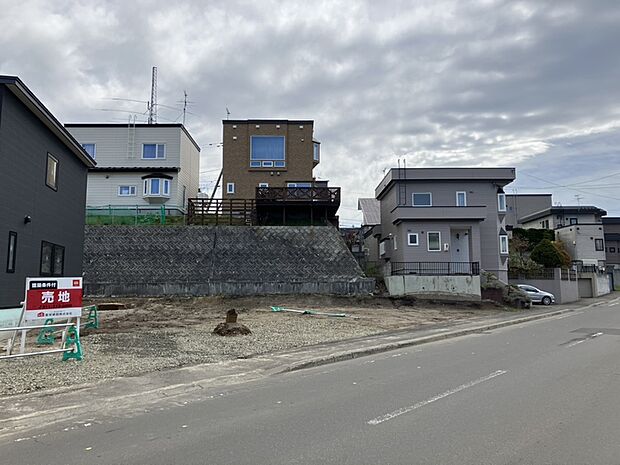 【現地写真】
自然豊かで落ち着いた住宅地に登場、全2区画の約67坪・88坪のゆとりある売地をご紹介いたします。
(2026年5月撮影)