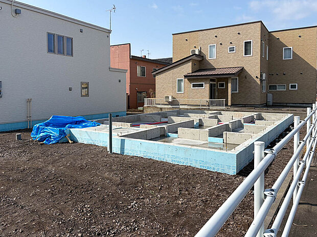 【現地写真】
徒歩圏内には教育機関や生活利便施設が揃い住環境良好。子育てにも優しい立地です。
(2026年3月撮影）