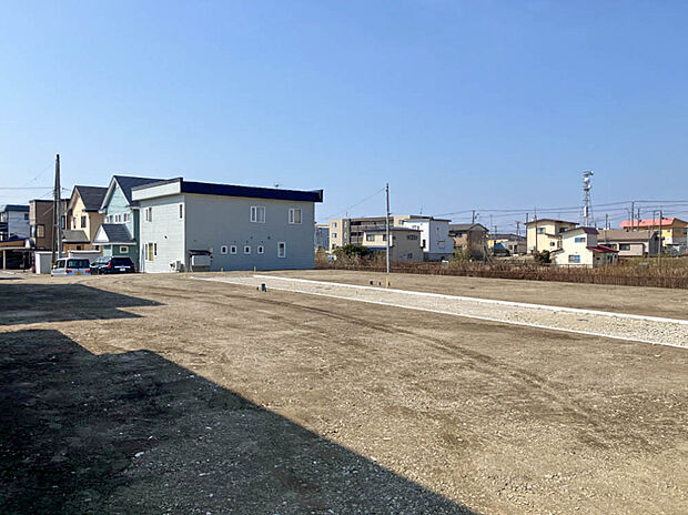 【現地写真】
60坪超の広い敷地が魅力の売地が登場です。ゆとりある土地なら、間取りの自由度が高まり、夢も広がりますね。
(2026年3月撮影)