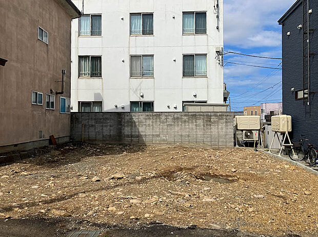 【現地写真】
地下鉄東西線「宮の沢」駅まで徒歩約14分とアクセス良好、通勤通学に便利な立地です。JR「発寒」駅も徒歩約23分でご利用いただけます。
(2026年4月撮影)