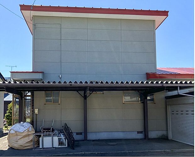 【現地写真】
現在古家がございますが、解体後更地でのお引渡しになります。解体費用が掛からず、スムーズに建築を進められます。
(2026年5月撮影)