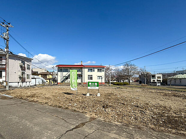 【現地写真】
教育機関や商業施設等の生活利便施設が揃う便利な立地にございます売地です。約57坪のゆとりある敷地で夢が広がりますね。
(2026年5月撮影)