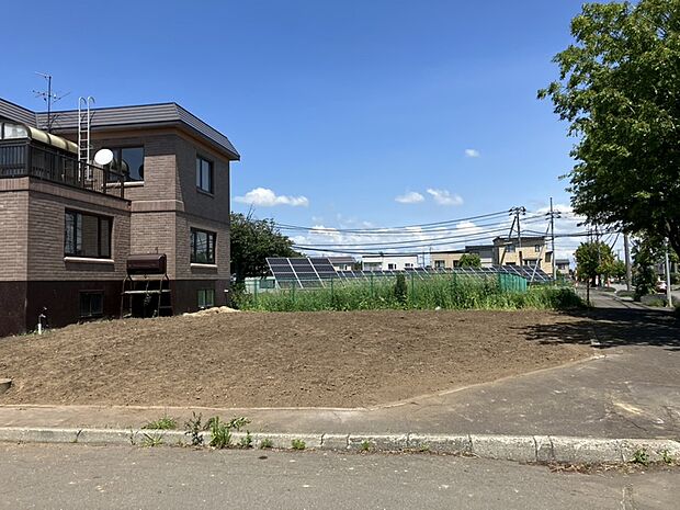 【現地写真】
陽当りが良く開放感あふれる立地が魅力の売地です。
（2026年6月撮影）