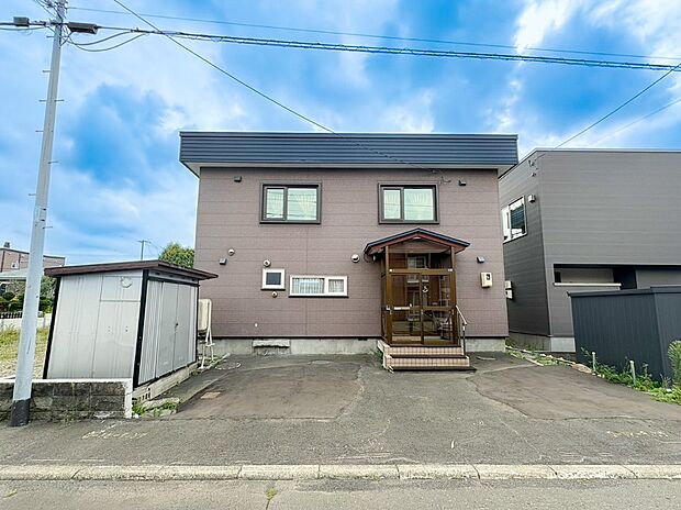 【現地写真】
現在古家がございますが、解体後の更地渡しになります。解体の手間や費用が掛からず、お引き渡し後の建築もスムーズです。
(2026年9月撮影)