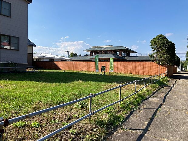 【現地写真】
JR[帯広]駅まで徒歩約22分！約80坪のゆとりある売地が登場です。ゆとりある土地なら、間取りの自由度が高まり、夢も広がりますね。
（2026年10月撮影）