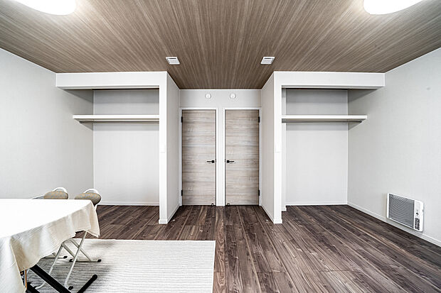 【【2階洋室】】2階洋室は、将来間仕切りを採用。ライフスタイルの変化に合わせてお部屋を間仕切ることや広々と利用するなど柔軟に対応できます。【2024年4月撮影】