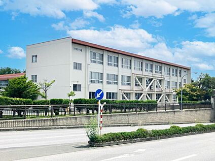 東小学校 1500m(徒歩19分)