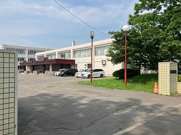 共栄中学校(約1,600m)