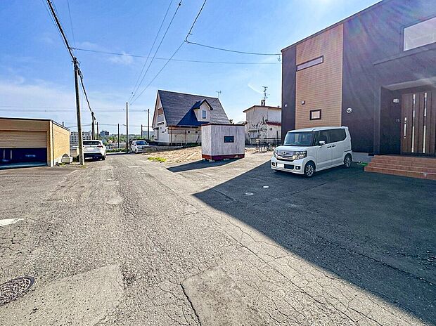 【【現地写真】】土地が広いと隣家との間隔が空きやすいため、生活音などを気にせず過ごすことができます。
(2025年8月撮影)