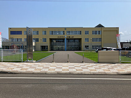 三輪小学校 1100m(徒歩14分)