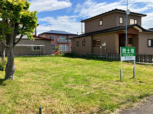 【【現地写真】】最寄りバス停「愛国変電所前」バス停まで徒歩約8分と、バスアクセスの良い立地です。
(2025年10月撮影）