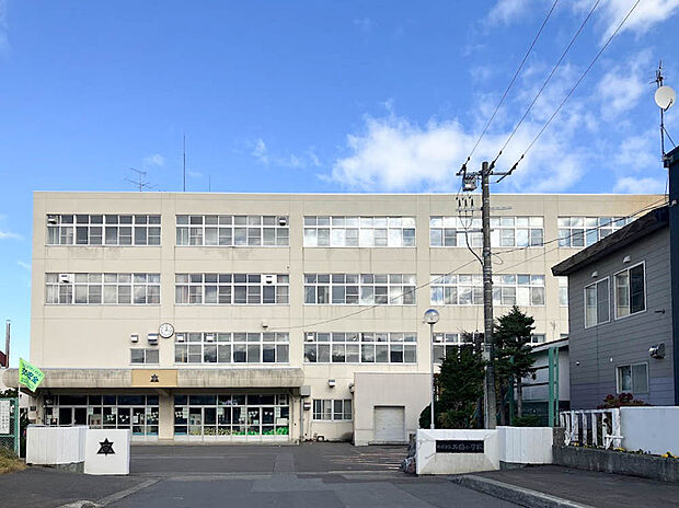 西園小学校(約650m)