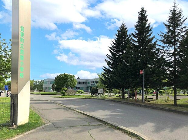 鈴蘭小学校 横(約2,500m)