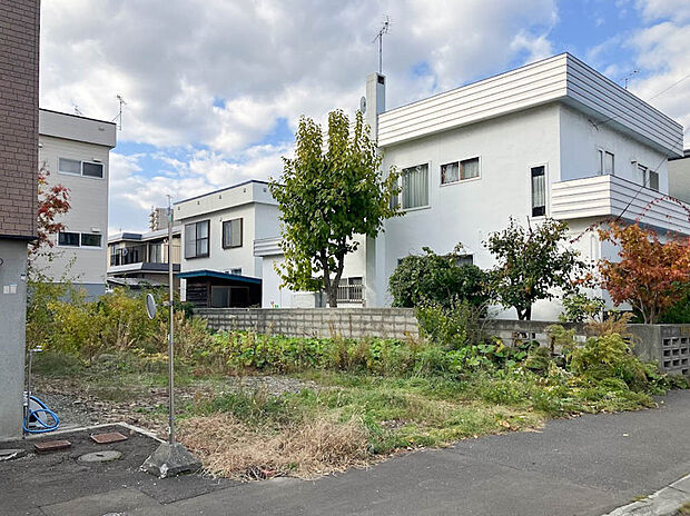 【【現地写真】】小学校や公園まで徒歩3分圏内でお子様にも嬉しい立地。買物施設も揃い、子育て世帯にもおすすめの物件です。
(2026年1月撮影)