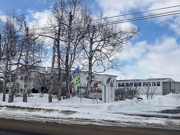 中標津小学校（約1,400m）