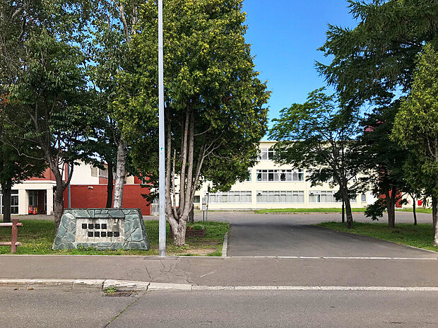 江別第三中学校(約900m)