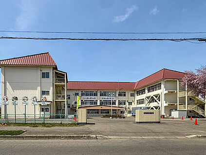 明星小学校 1700ｍ(徒歩22分)