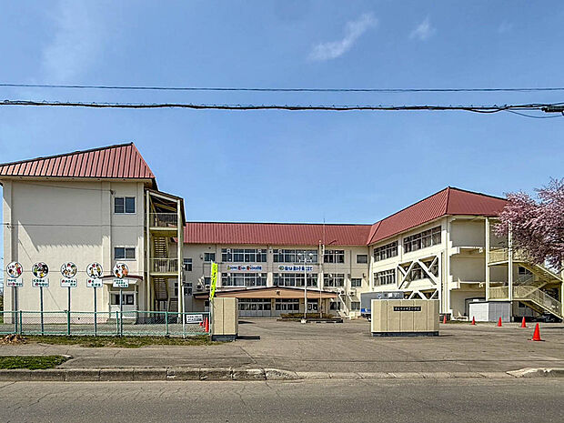 明星小学校(約1,700m)