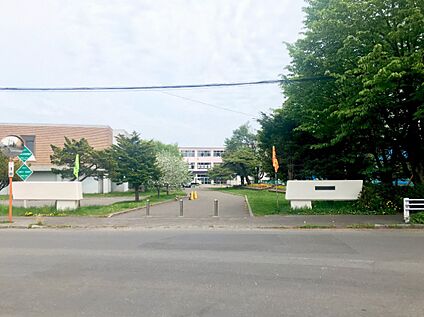 恵庭小学校 540m(徒歩7分)