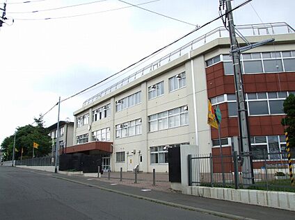 本通小学校 300ｍ(徒歩4分)